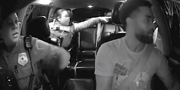‘How is this NOT satire?’ Watch portly policewomen demand Uber driver help them catch fast-running suspect * WorldNetDaily * by WND Staff