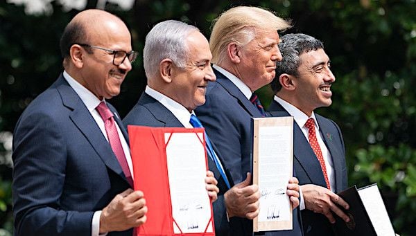 President Donald J. Trump, Minister of Foreign Affairs of Bahrain Dr. Abdullatif bin Rashid Al-Zayani, Israeli Prime Minister Benjamin Netanyahu and Minister of Foreign Affairs for the United Arab Emirates Abdullah bin Zayed Al Nahyanisigns sign the Abraham Accords Tuesday, Sept. 15, 2020, on the South Lawn of the White House. (Official White House photo by Joyce N. Boghosian)