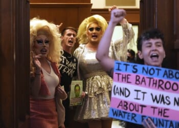 Transgender Fairgoer Curses Out Tony Sabio Over 'America's Greatest Days' Sign – RedState