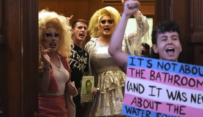 Transgender Fairgoer Curses Out Tony Sabio Over 'America's Greatest Days' Sign – RedState