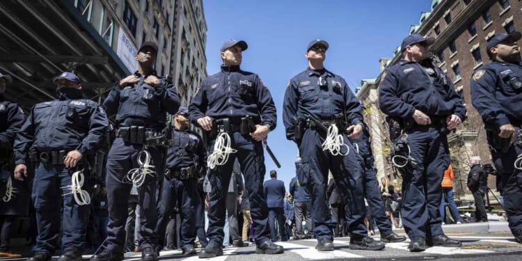 Police Shoot Knife-Wielding Man on Brooklyn Bridge – RedState