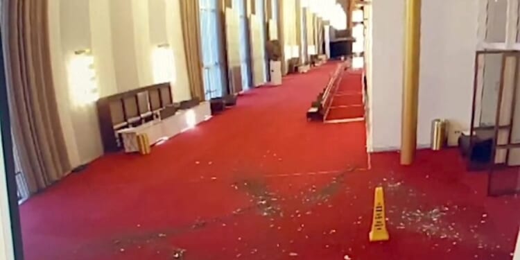 Kennedy Center, with ceiling collapsing, confirms closure * WorldNetDaily * by Bob Unruh