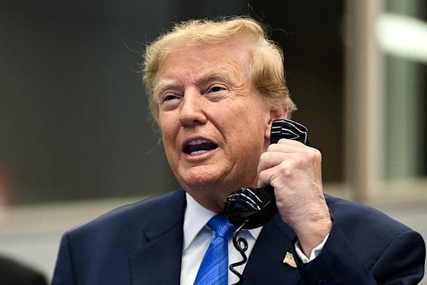 President Donald J. Trump calls the International Space Station from NASA Mission Control Center at the NASA Johnson Space Center, Friday, Aug. 28, 2026, in Houston, Texas. (Official White House photo by Daniel Torok)