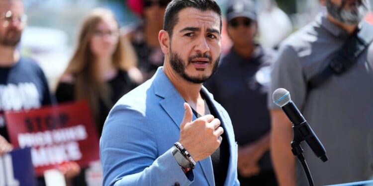 Grab the Popcorn: El-Sayed Talks Smack About 'Whooping' Bill Maher in Person