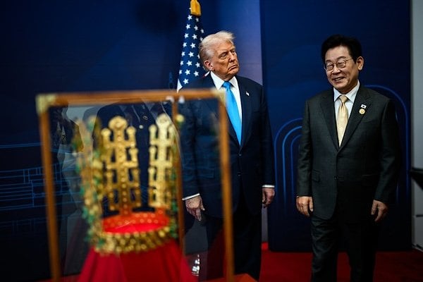 President Donald Trump is awarded the Grand Order of Mugunghwa by South Korean President Lee Jae Myung during a ceremony at the Gyeongju National Museum, South Korea on Wednesday, Oct. 29, 2025. (Official White House photo by Daniel Torok)
