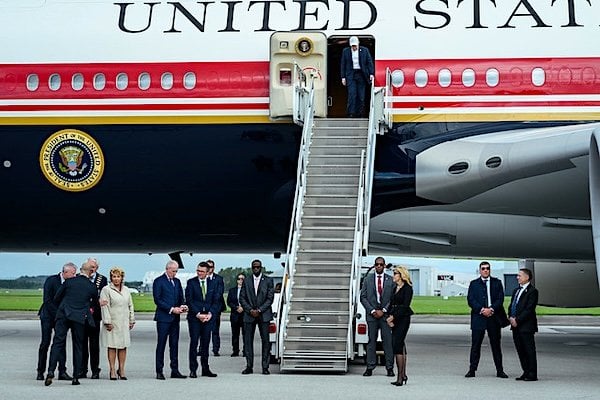 President Donald J. Trump disembarks Air Force One at Shannon Airport in County Clare, Ireland on Saturday, Sept. 12, 2026. (Official White House photo by Daniel Torok)