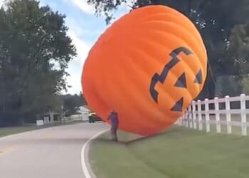‘It’s gonna hit us!’ Uber driver catches ‘great pumpkin escape’ on video * WorldNetDaily * by Joe Kovacs