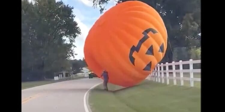 ‘It’s gonna hit us!’ Uber driver catches ‘great pumpkin escape’ on video * WorldNetDaily * by Joe Kovacs