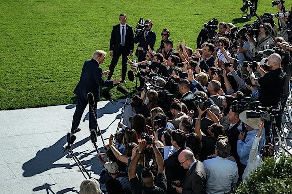 President Donald J. Trump boards Marine One on the South Lawn of the White House, Monday, Oct. 5, 2026, en route Joint Base Andrews for a trip to Nebraska. (Official White House photo by Daniel Torok)